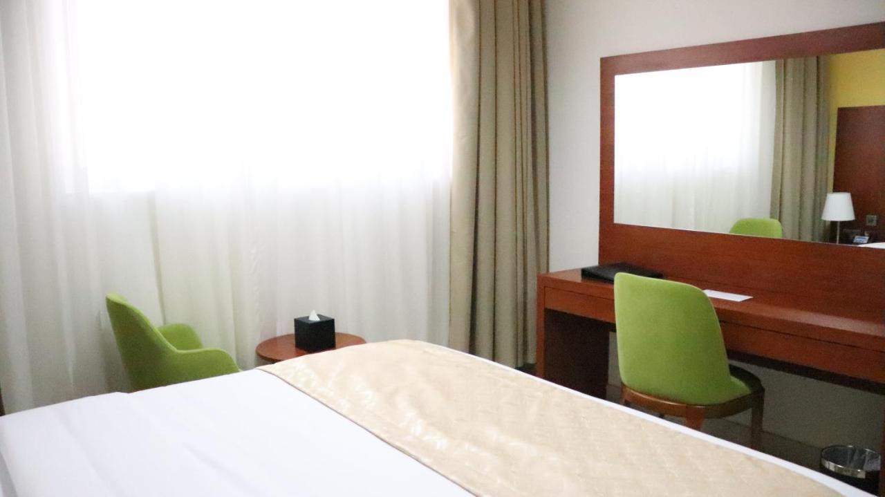 Al Riyadh Hotel Apartments Абу Даби Екстериор снимка