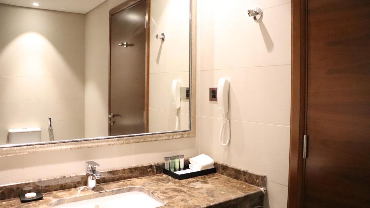 Al Riyadh Hotel Apartments Абу Даби Екстериор снимка