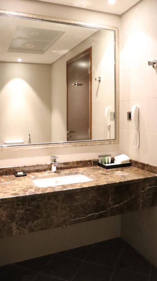 Al Riyadh Hotel Apartments Абу Даби Екстериор снимка