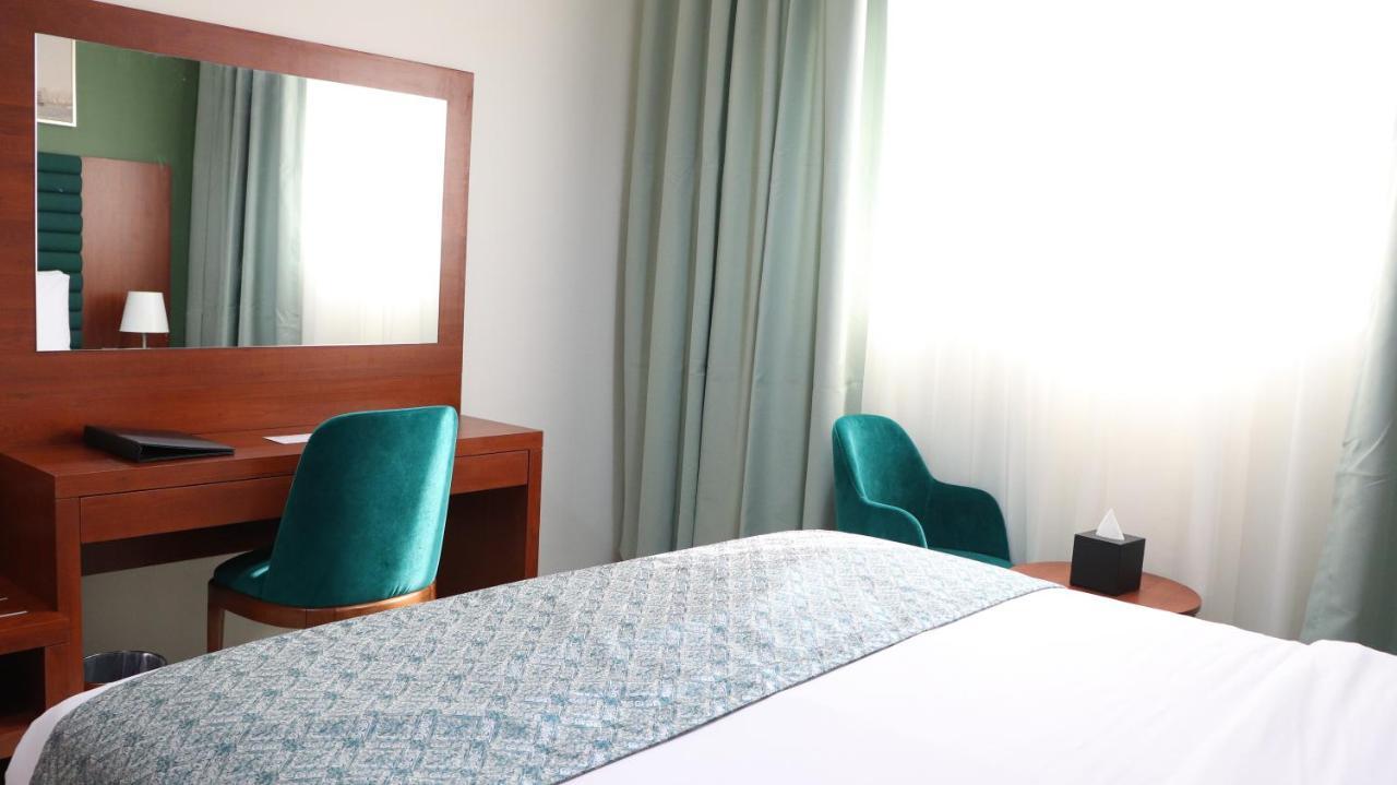 Al Riyadh Hotel Apartments Абу Даби Екстериор снимка